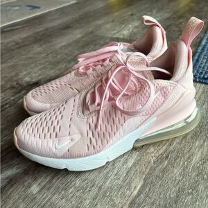 Nike Air Max 270 in Soft Pink